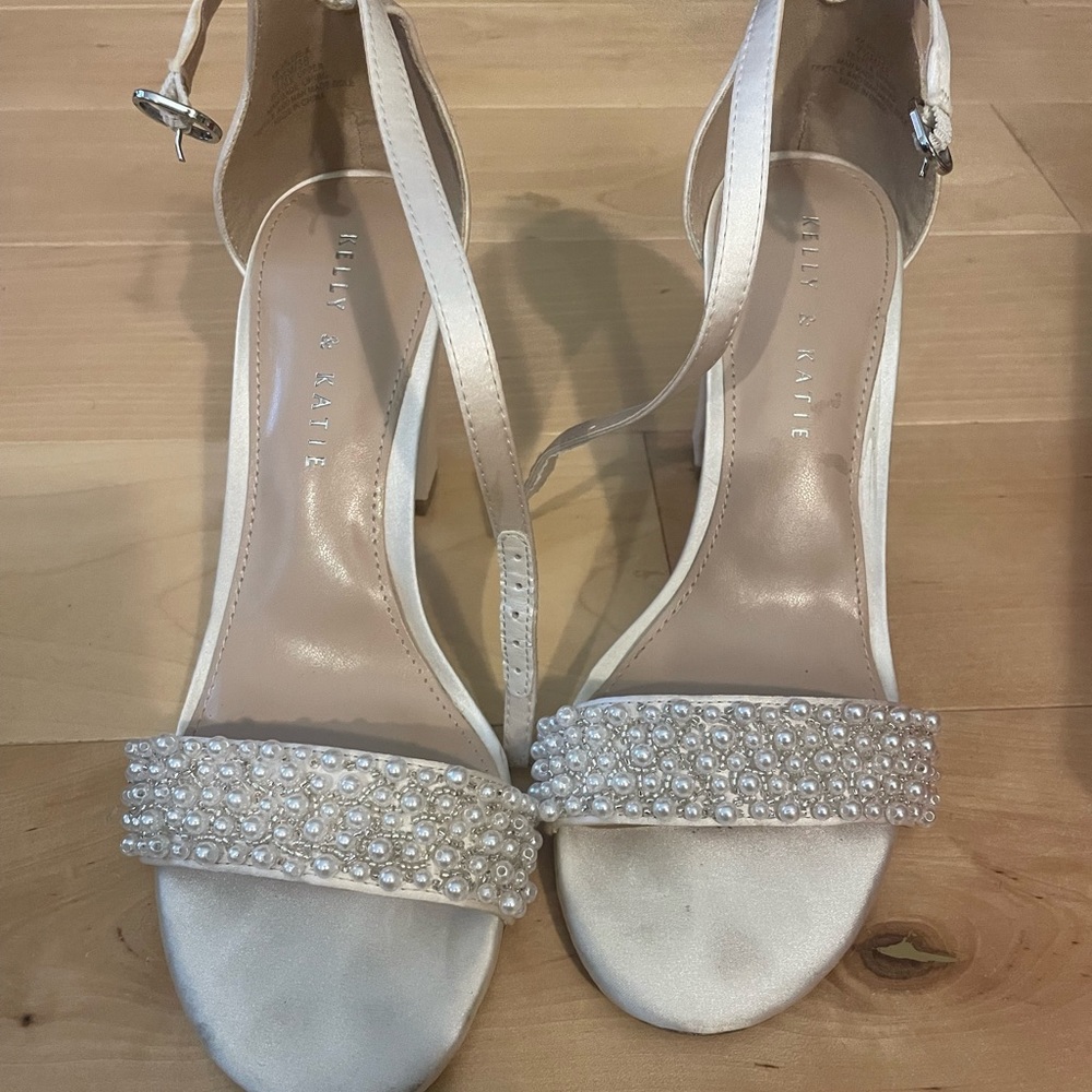 Kelly and Kate Silver Satin Pearl Shoes- Size 7.5
